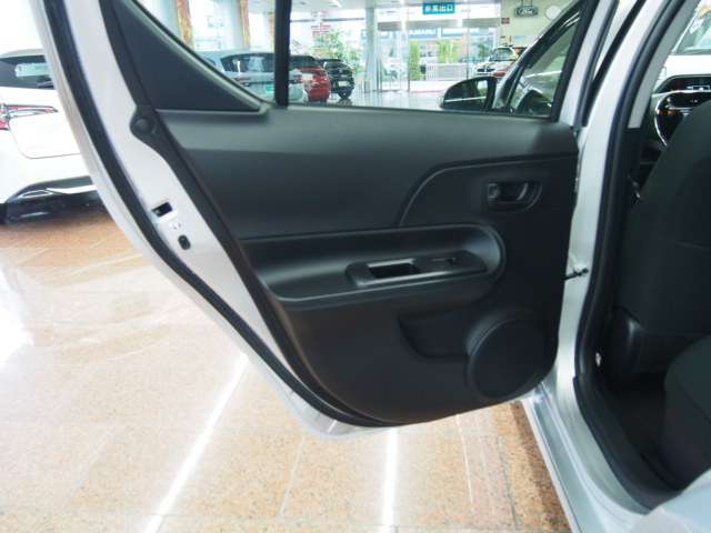 UJ0046846258_54_002.jpg