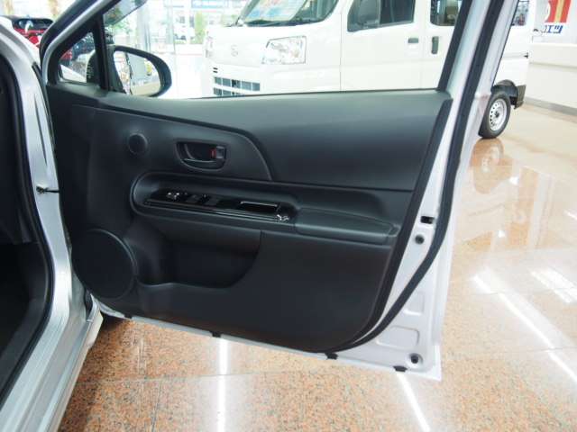 UJ0046846258_56_002.jpg