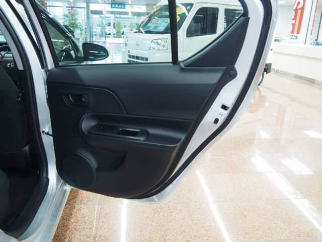 UJ0046846258_57_002.jpg