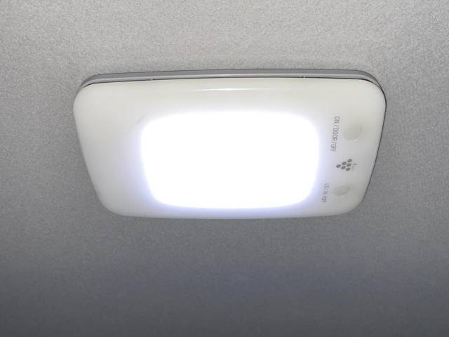 UZ0048473937_49_001.jpg