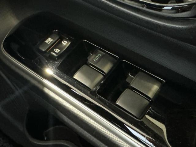 UZ0047172827_37_001.jpg