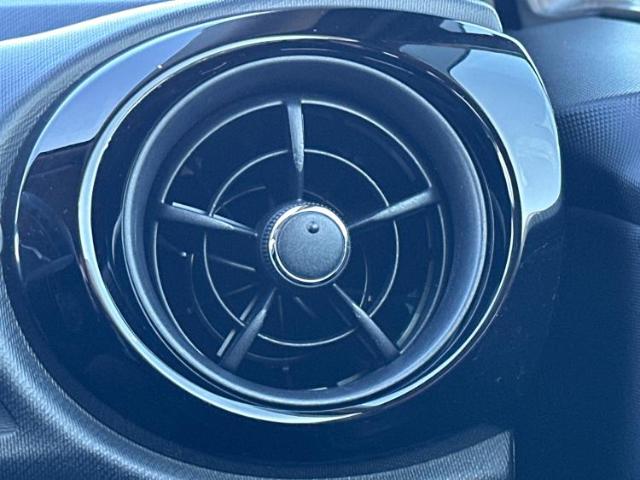UZ0048423944_51_001.jpg