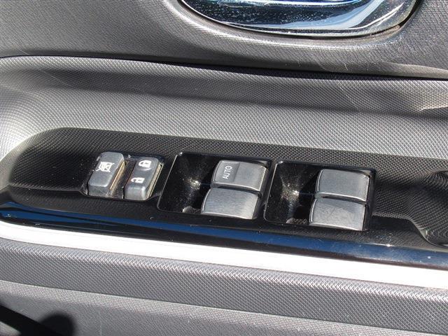 UJ0047945325_44_001.jpg