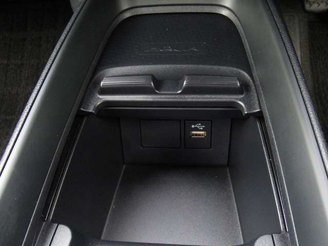 UJ0048181696_50_001.jpg