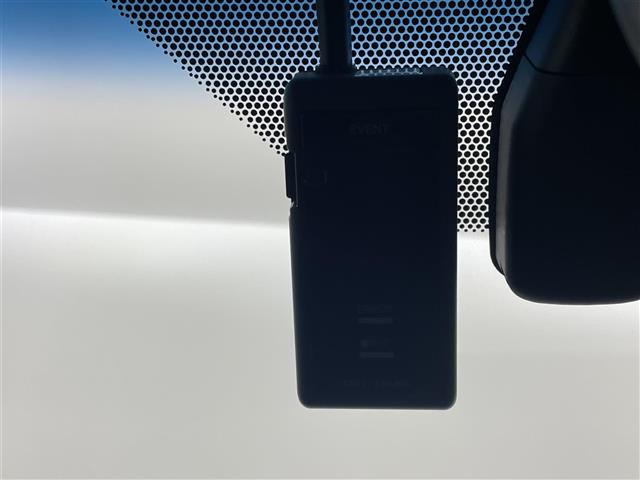 UZ0047688713_6_002.jpg