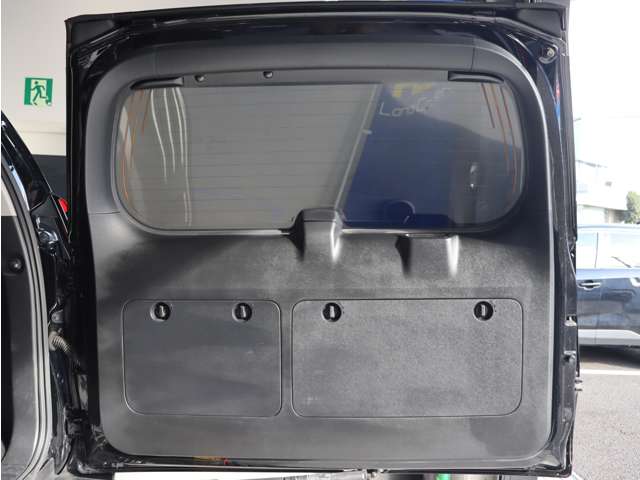 UZ0047676861_57_001.jpg