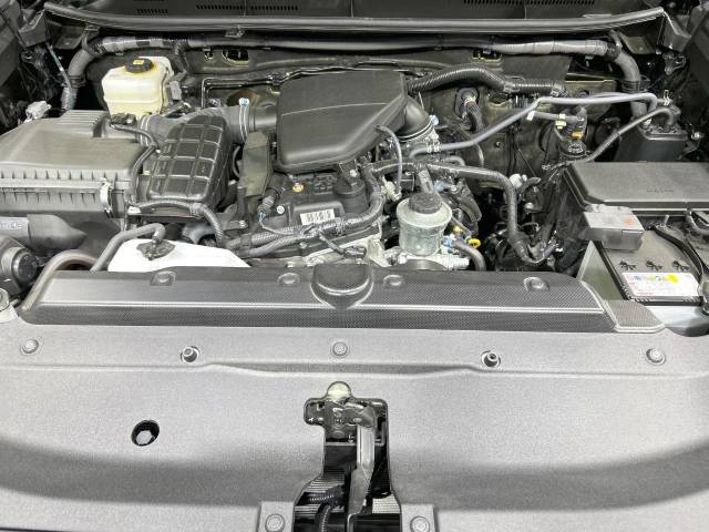 UZ0048165748_17_001.jpg