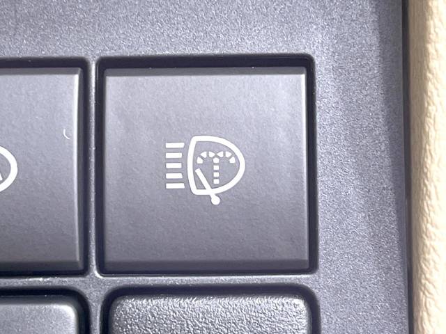 UZ0048242426_82_001.jpg