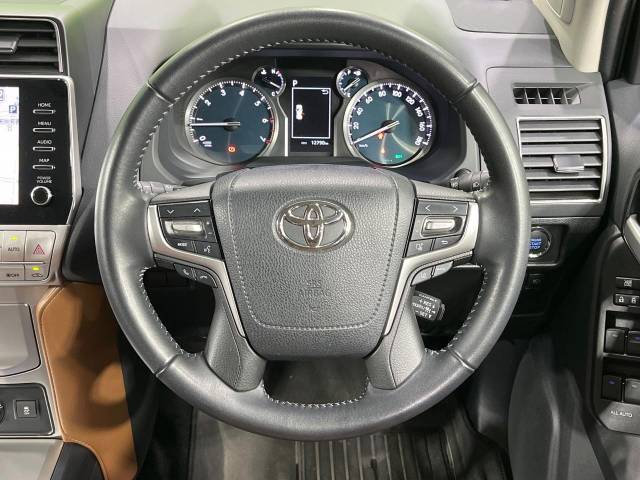 UZ0048124983_12_001.jpg