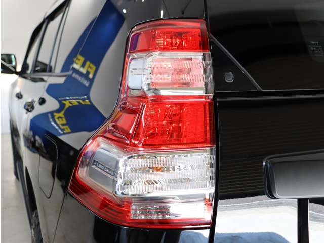 UZ0048396215_10_002.jpg
