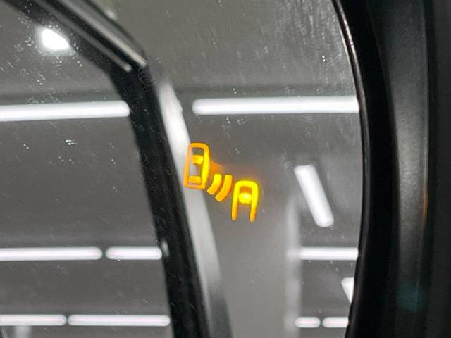 UZ0048519823_5_001.jpg
