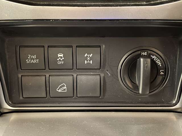 UZ0048052278_16_002.jpg