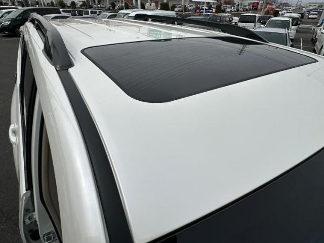 UZ0048495769_61_001.jpg