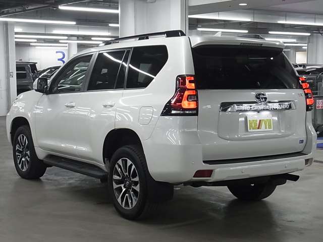 UZ0048178273_10_002.jpg