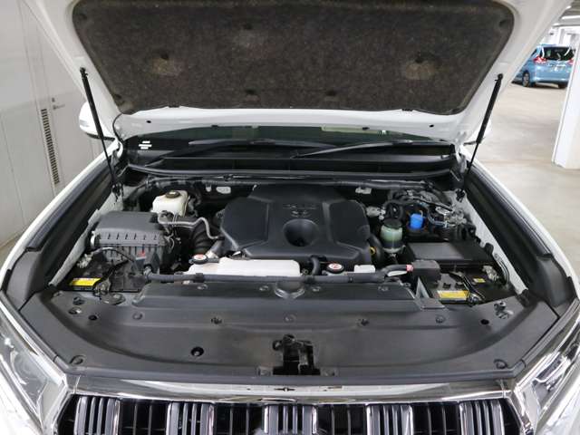 UZ0048197814_66_001.jpg