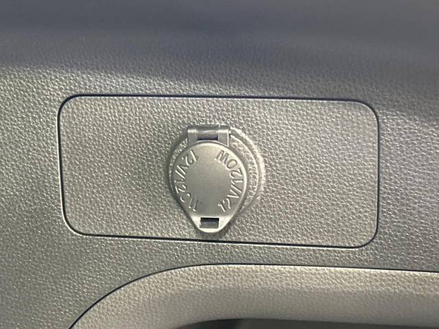 UZ0047776193_61_001.jpg