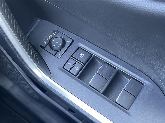 UZ0048265687_18_002.jpg