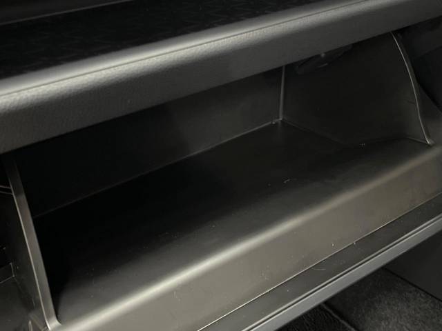 UZ0048040825_68_001.jpg