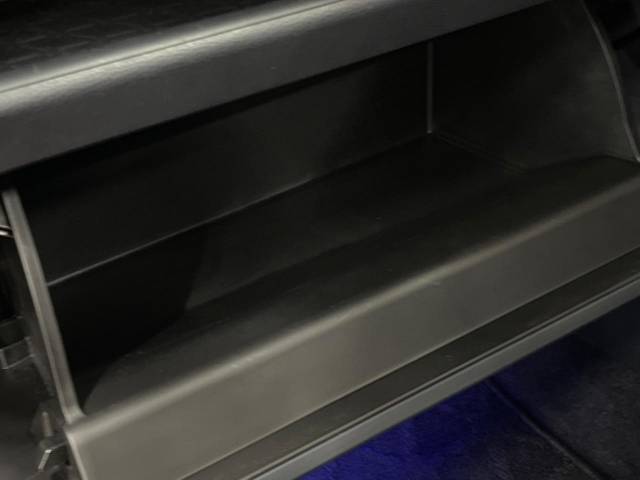 UZ0048264168_67_001.jpg