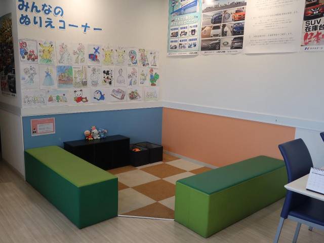UZ0048078798_83_001.jpg