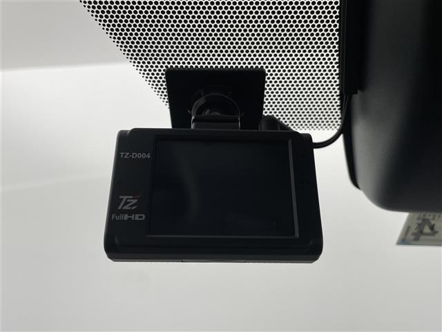 UZ0048136769_10_001.jpg