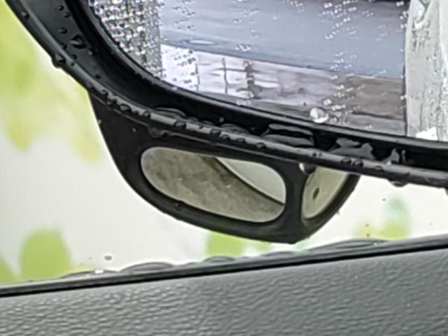 UZ0048144633_57_001.jpg