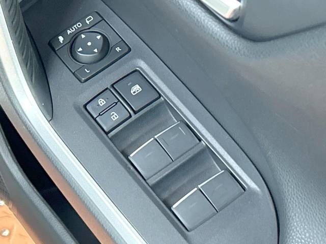 UZ0048098460_43_001.jpg