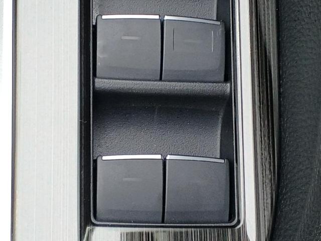 UZ0048135430_39_001.jpg