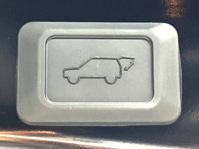 UZ0048527091_71_001.jpg