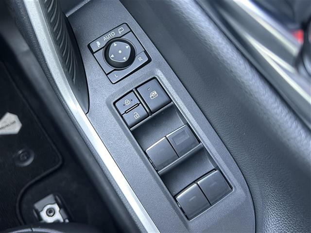 UZ0048506176_16_001.jpg