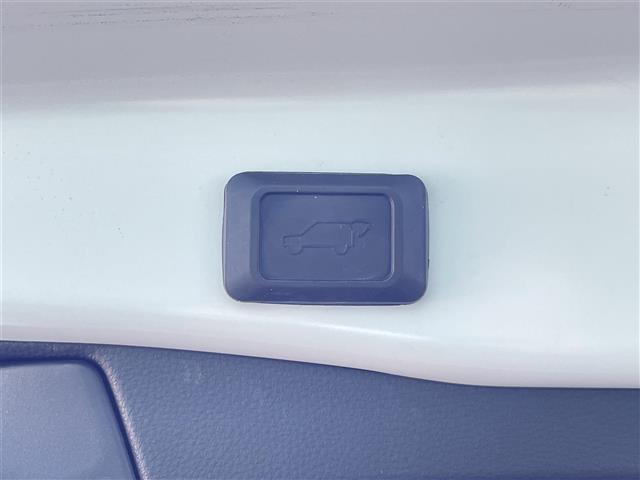 UZ0048497270_31_001.jpg