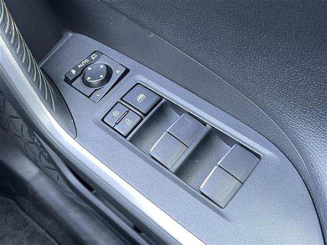 UZ0048497270_9_001.jpg