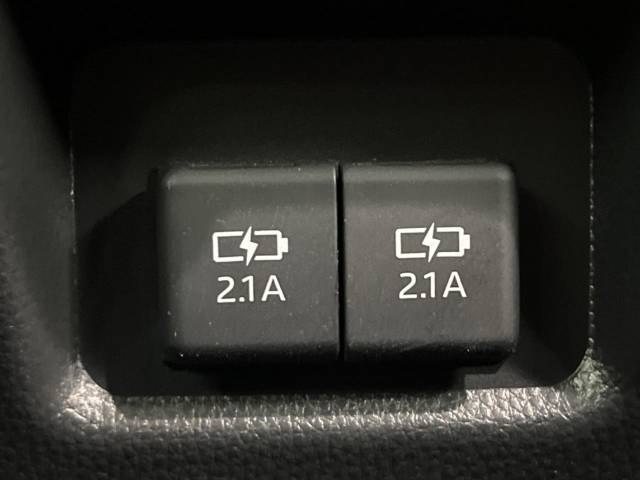 UZ0048349066_42_001.jpg