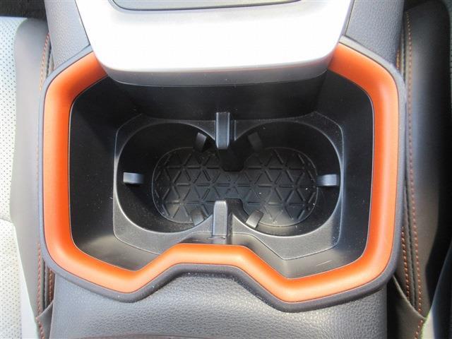 UJ0048458701_38_001.jpg