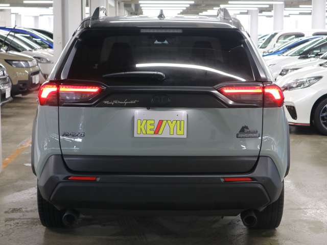 UZ0048420217_9_001.jpg