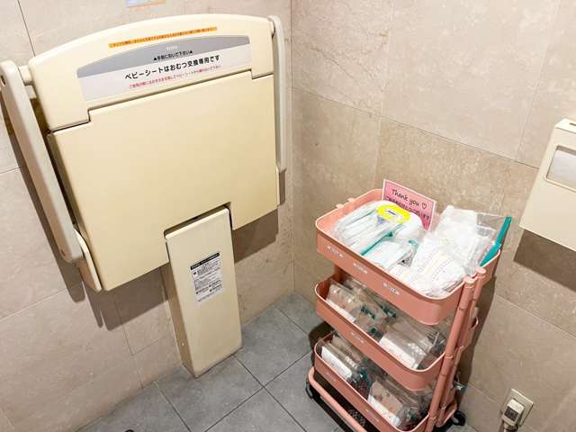UZ0048033600_65_001.jpg