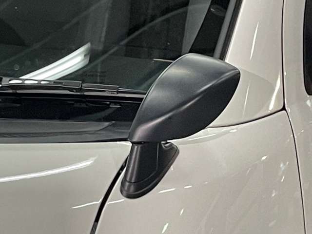 UZ0048368665_62_001.jpg