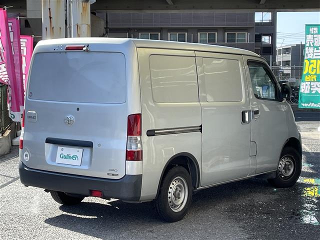 UZ0048546693_41_001.jpg