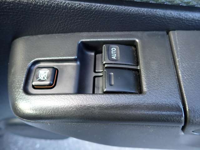 UJ0047027897_32_002.jpg