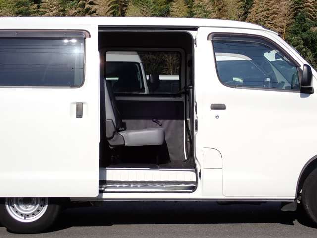 UJ0047027897_8_002.jpg