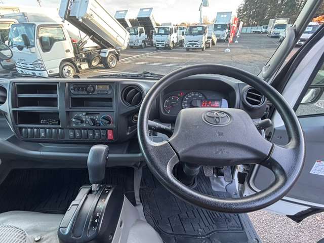 UZ0047979580_57_001.jpg