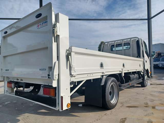 UZ0047041550_4_002.jpg
