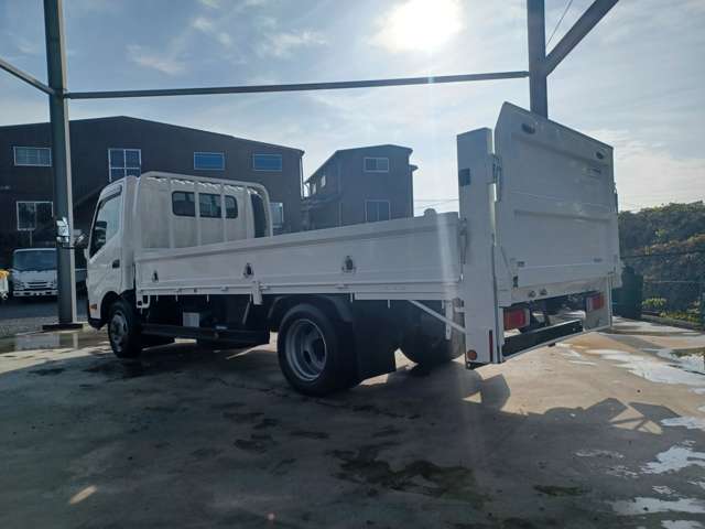 UZ0047041550_6_002.jpg