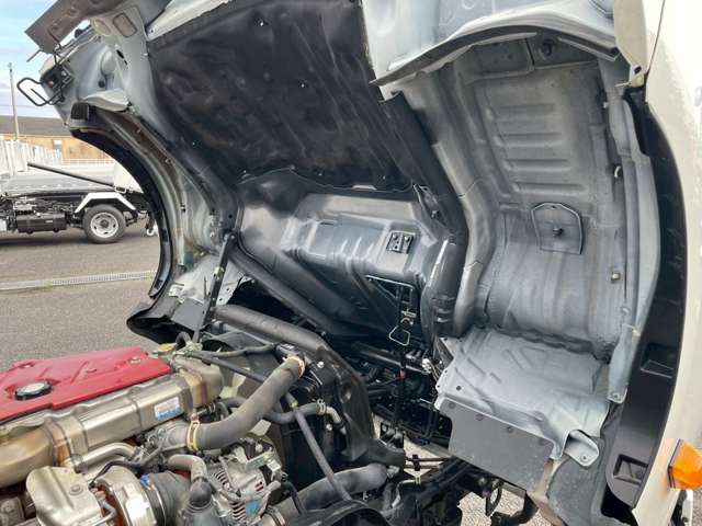 UZ0048490444_41_001.jpg