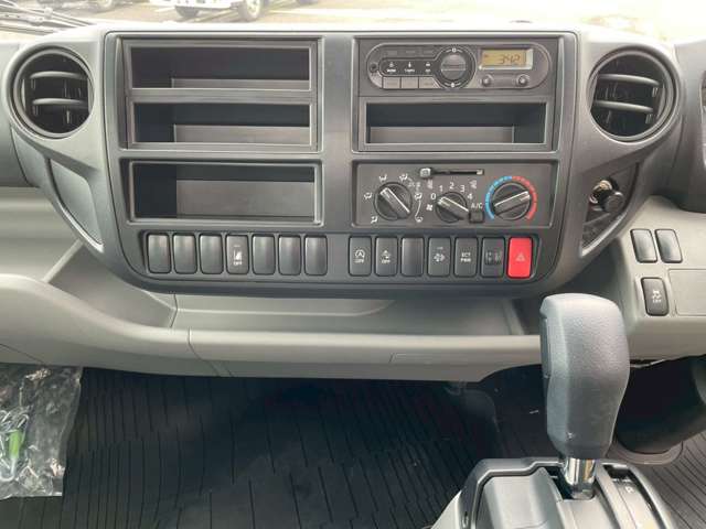 UZ0048490444_57_001.jpg