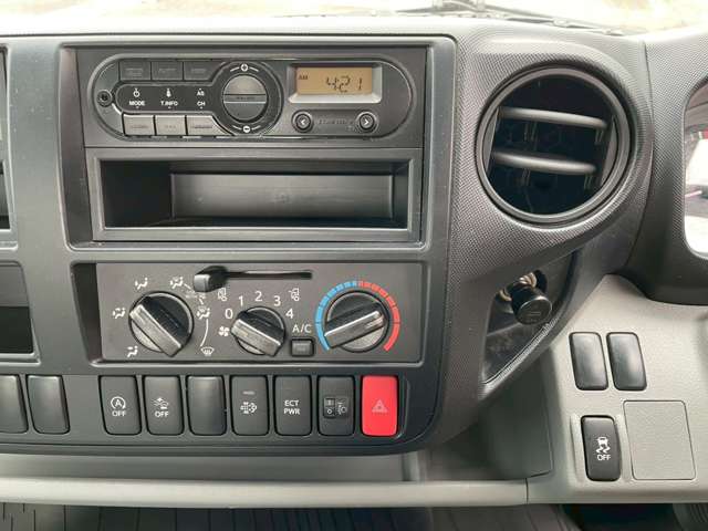 UZ0048490444_58_001.jpg