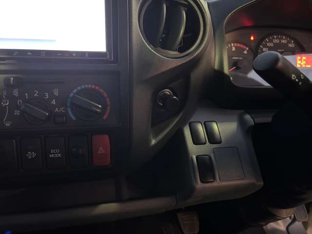 UZ0047905684_61_001.jpg