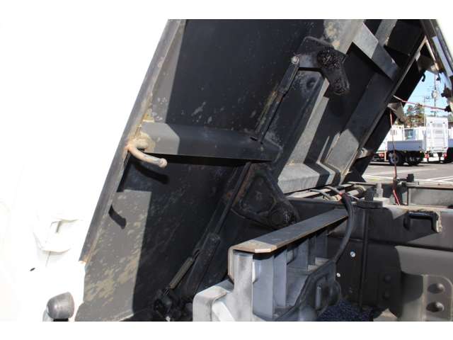 UZ0047378782_36_002.jpg
