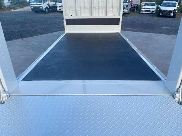 UZ0047053234_13_002.jpg