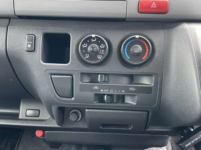 UZ0048363933_33_001.jpg